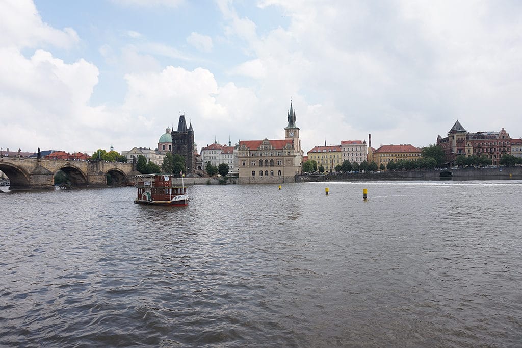 Traveling + Eating - Prague + a Recipe for Apple Honey Lemonade | SUMMER | TRAVEL | CZECH REPUBLIC | PRAGUE | Recipe at OatandSesame.com