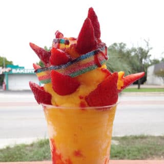 Hay Elotes - order this mango ice from the photo on the wall.