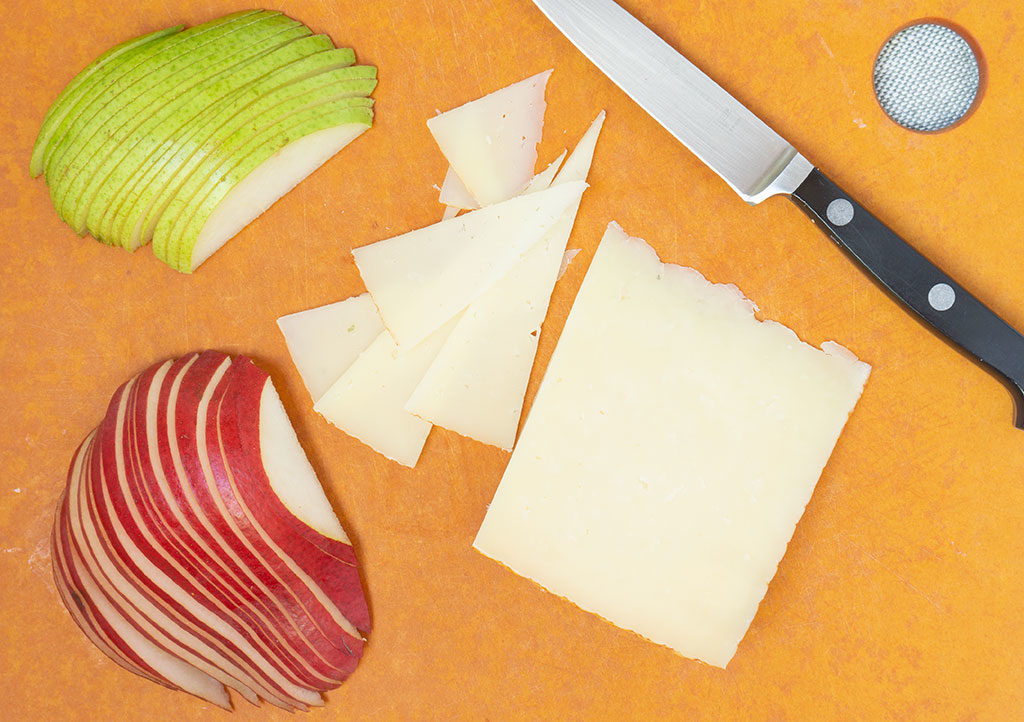 sliced cheese and sliced pears